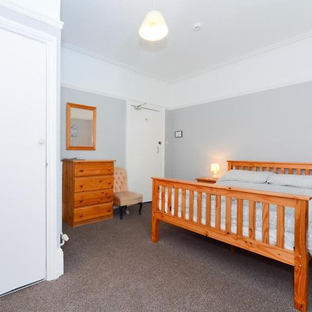 Sandy Bay Guest House Bournemouth Bagian luar foto