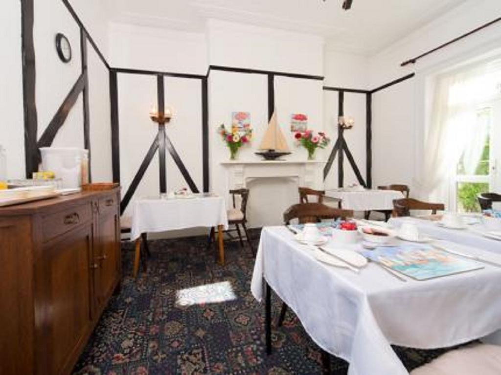 Sandy Bay Guest House Bournemouth Bagian luar foto