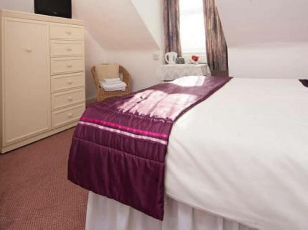 Sandy Bay Guest House Bournemouth Bagian luar foto