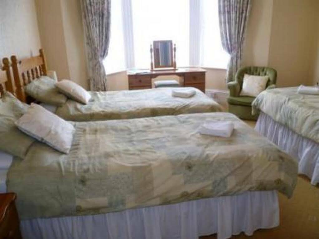 Sandy Bay Guest House Bournemouth Bagian luar foto