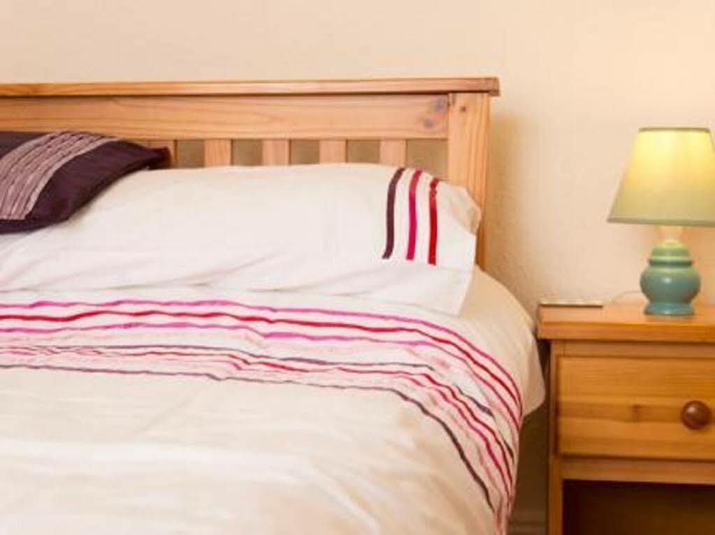 Sandy Bay Guest House Bournemouth Bagian luar foto