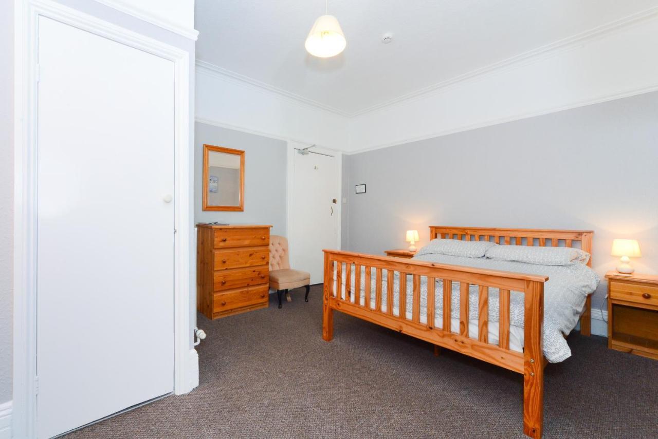 Sandy Bay Guest House Bournemouth Bagian luar foto